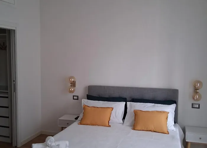 Golden Apartment Rom