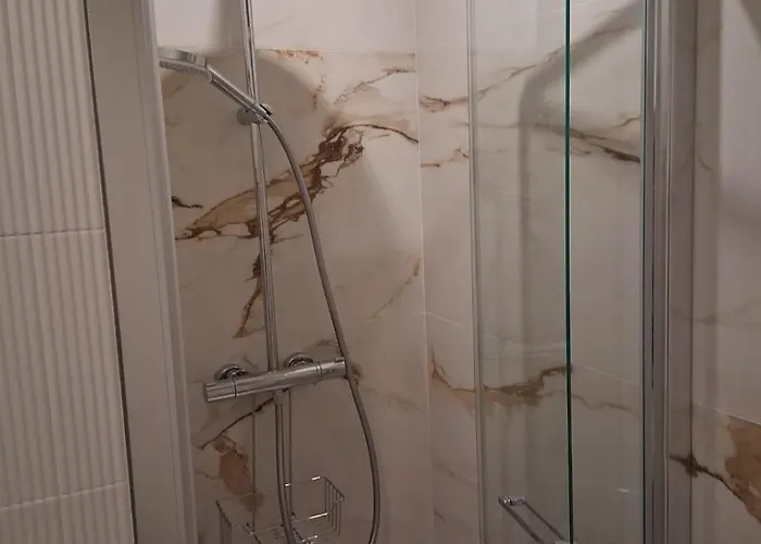 Golden Apartment Rom